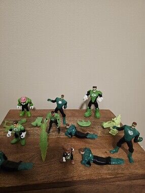14 PIECE Green Lantern Action Figures  & Accessories
